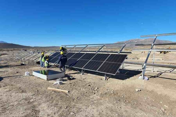 Comenzaron a instalar los paneles del primer parque solar de Neuquén (Argentina)